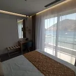 Minoa トロン