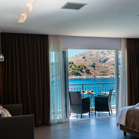 Minoa Hotel 3*