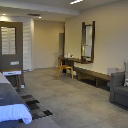 Minoa Hotel 3*