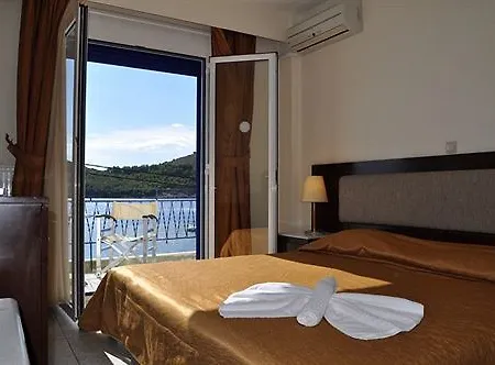 Hotel Minoa 3*