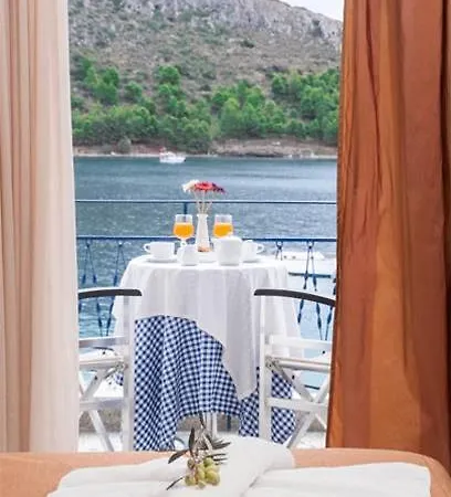 Minoa Hotel 3*