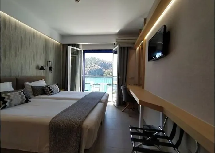 Hotel Minoa 3*