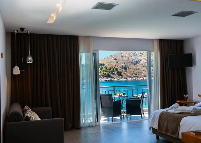 Minoa Hotel 3*