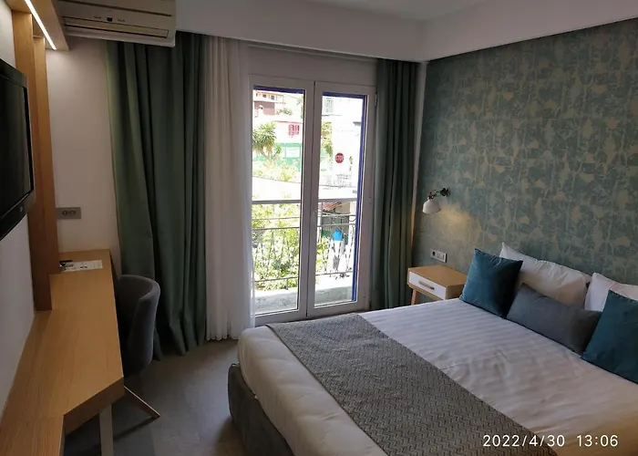 Hotel Minoa 3*