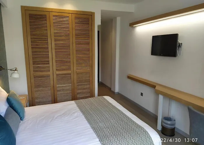 Hotel Minoa 3*